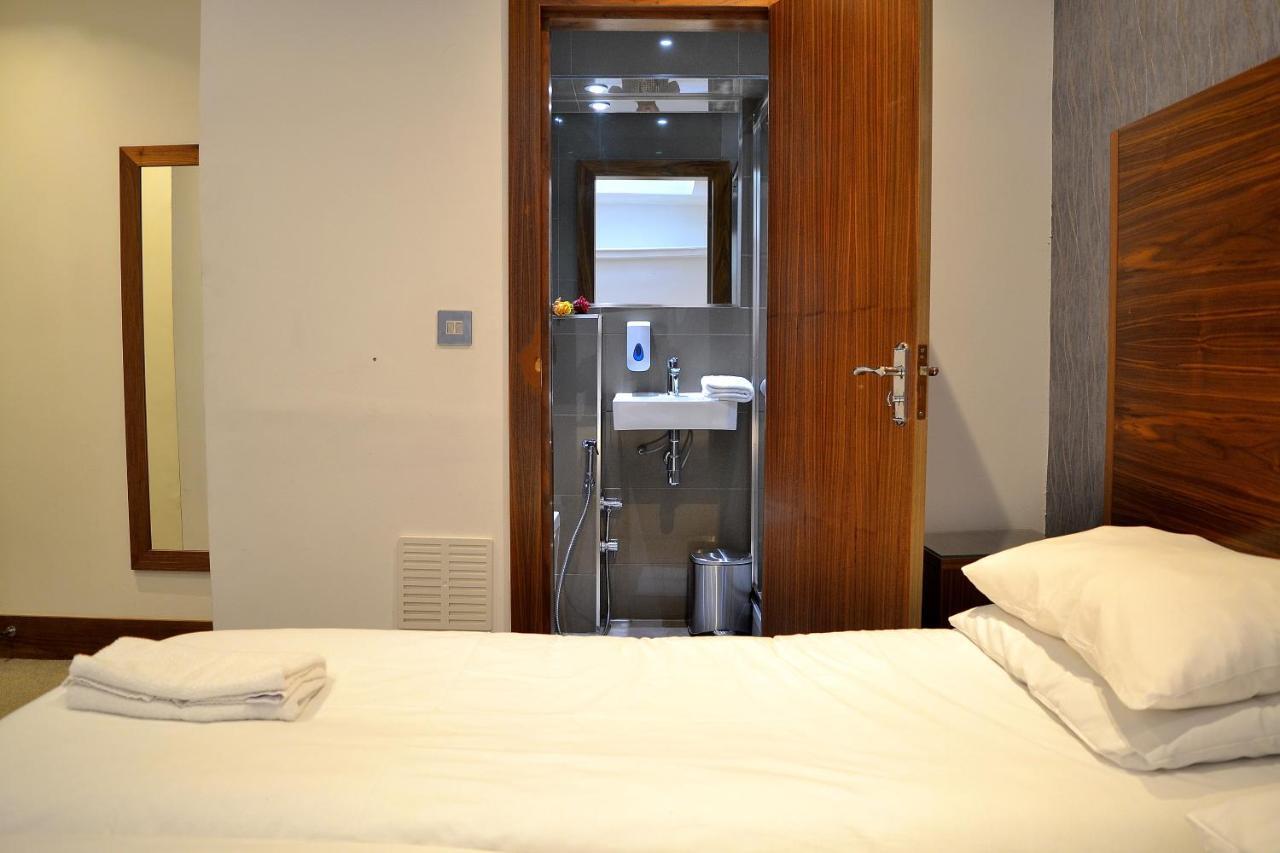 Lih Hotel London Bagian luar foto